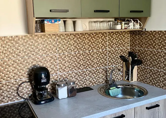 Borostyan Vendeghaz - *